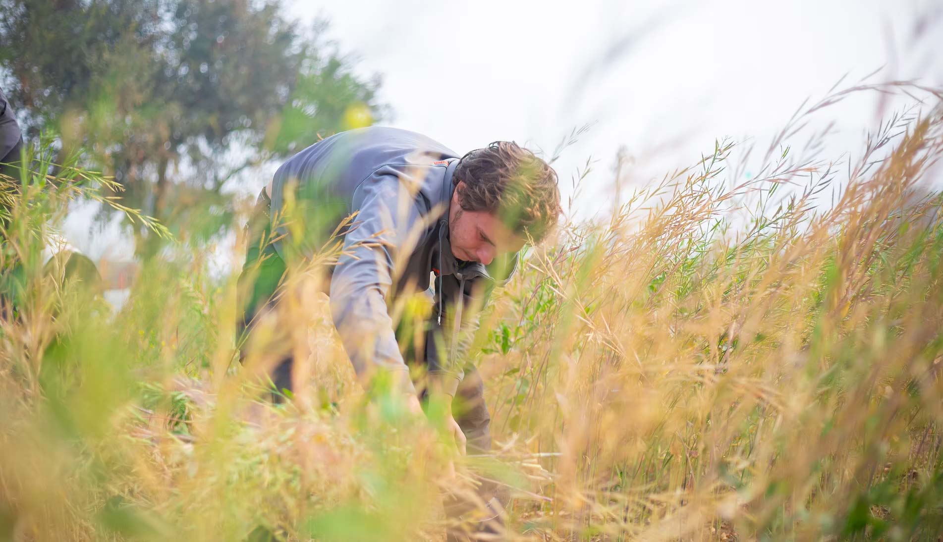 Guest enjoying the farming at Aranyavas nature retreat.